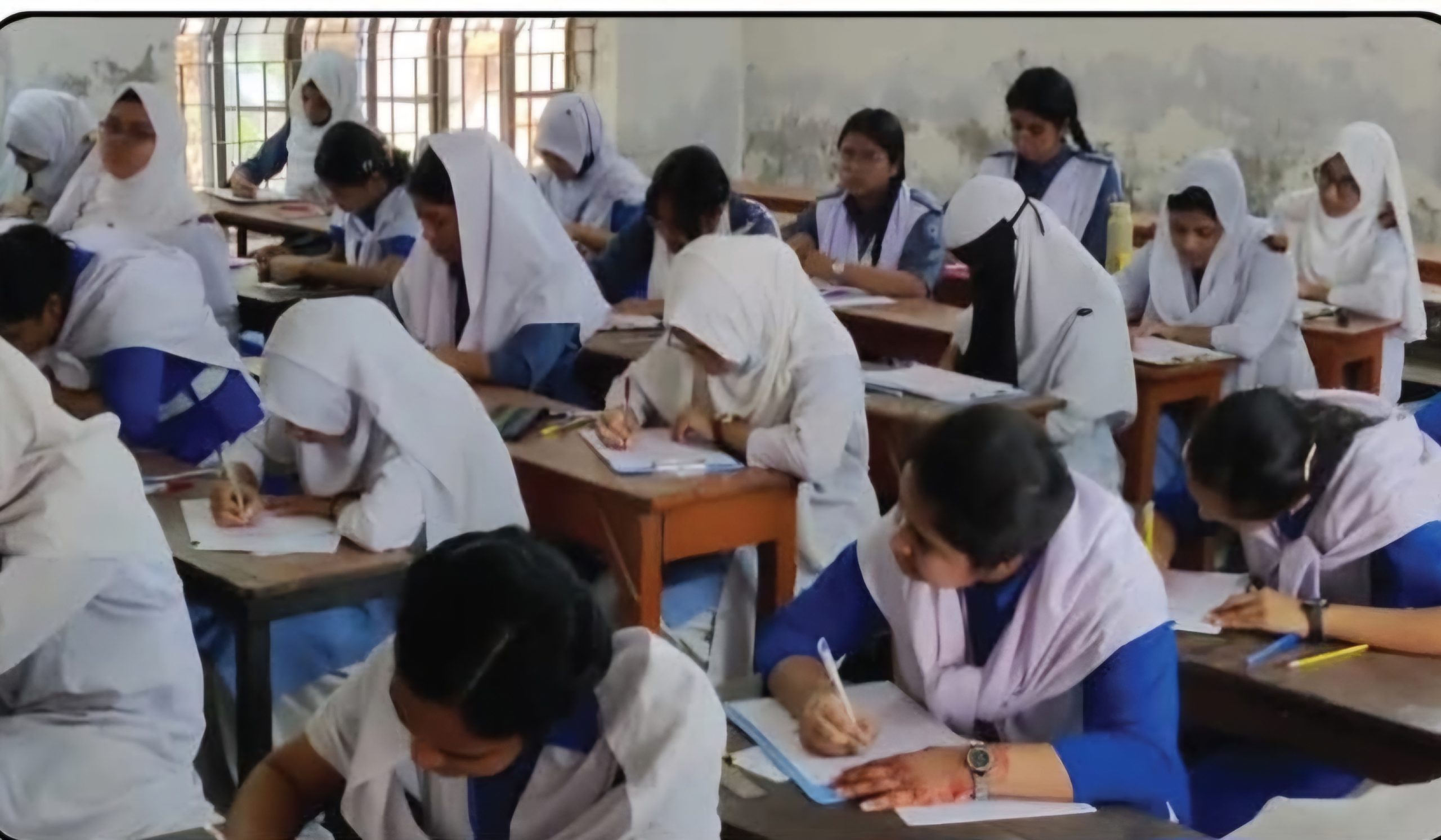 দাউদকান্দিতে এবারের এসএসসি পরীক্ষার প্রথম দিনে  ১০৫ পরীক্ষার্থী অনুপস্থিত